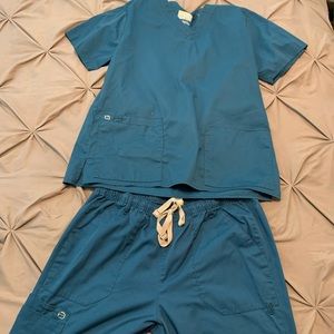 Women’s Wonder Wink Scrub Set